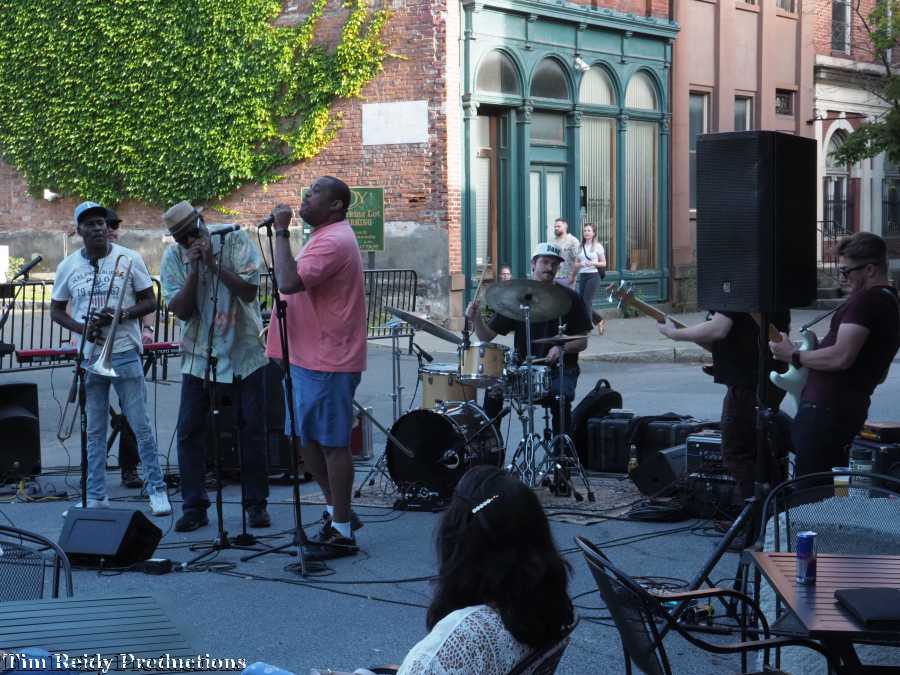 Glen David Andrews