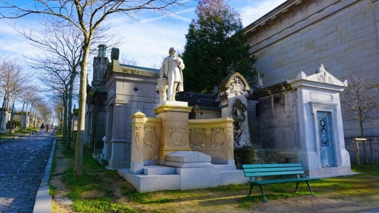 Graves for Rent – The Weird Side of the Internet
