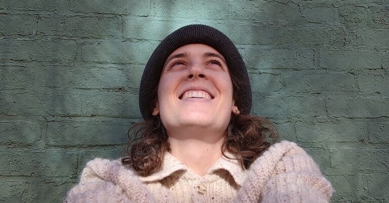 Julianna Joy: The Shape of Abstraction – Where Speaking Becomes Survivable