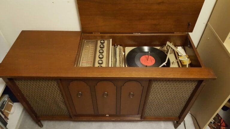 An Xperience Article: THE RECORD FILE by Tony Mastrianni